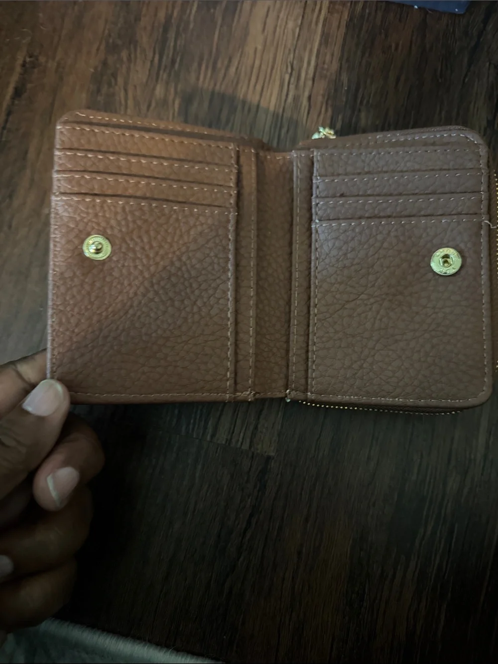 Steve Madden compact steve